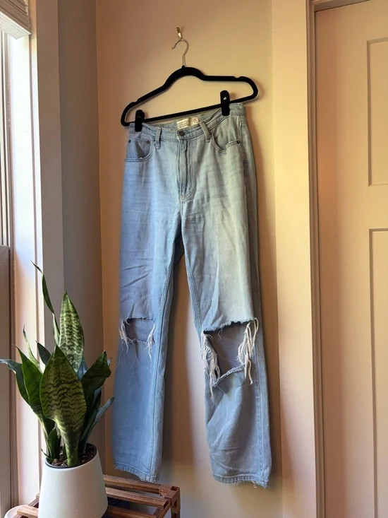 A&F The 90’s Straight Ultra High Rise Curve Love Jeans Lt Ripped Med Wash - Picture 5 of 8